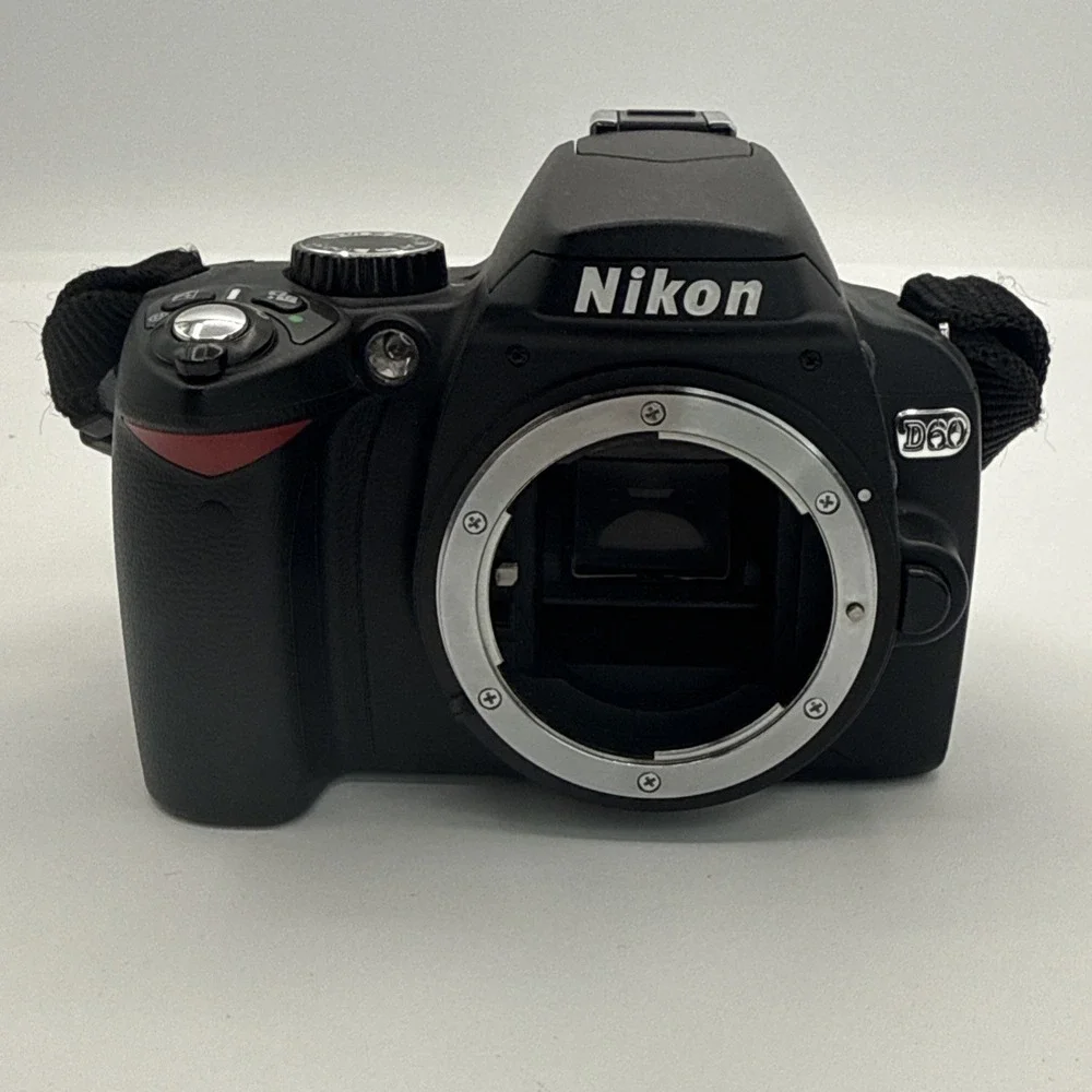 Nikon D60 10.2MP DSLR Camera Body Kit w/ Battery Charger & Carry Bag Tested